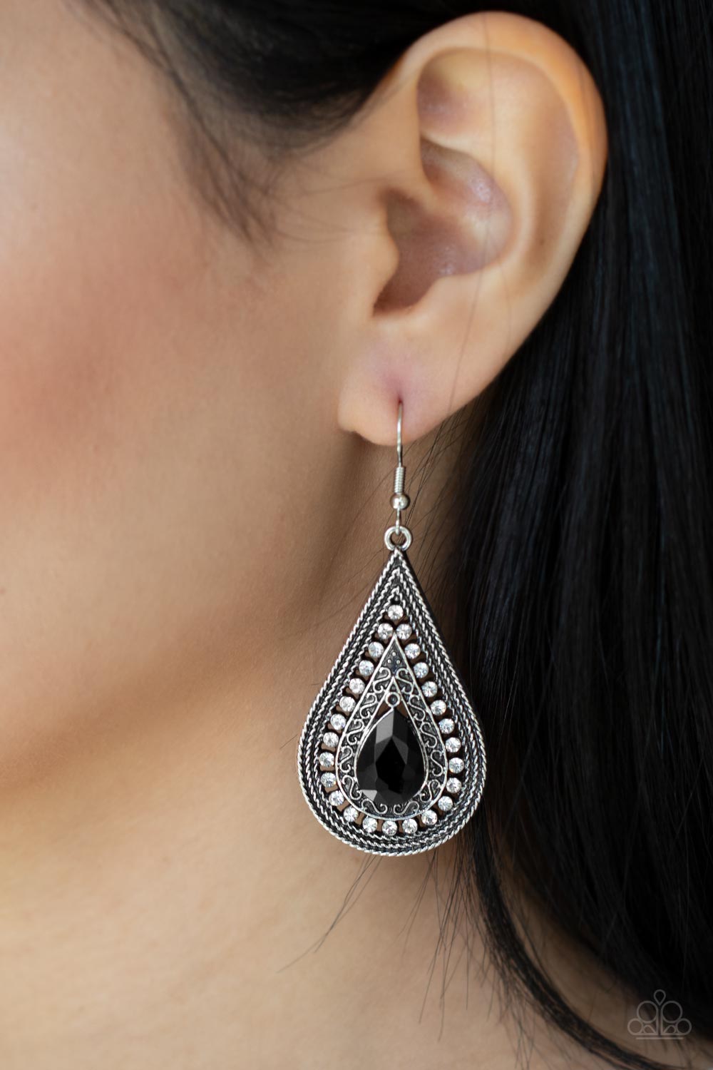 Paparazzi Accessories - Metro Masquerade - Black Earring