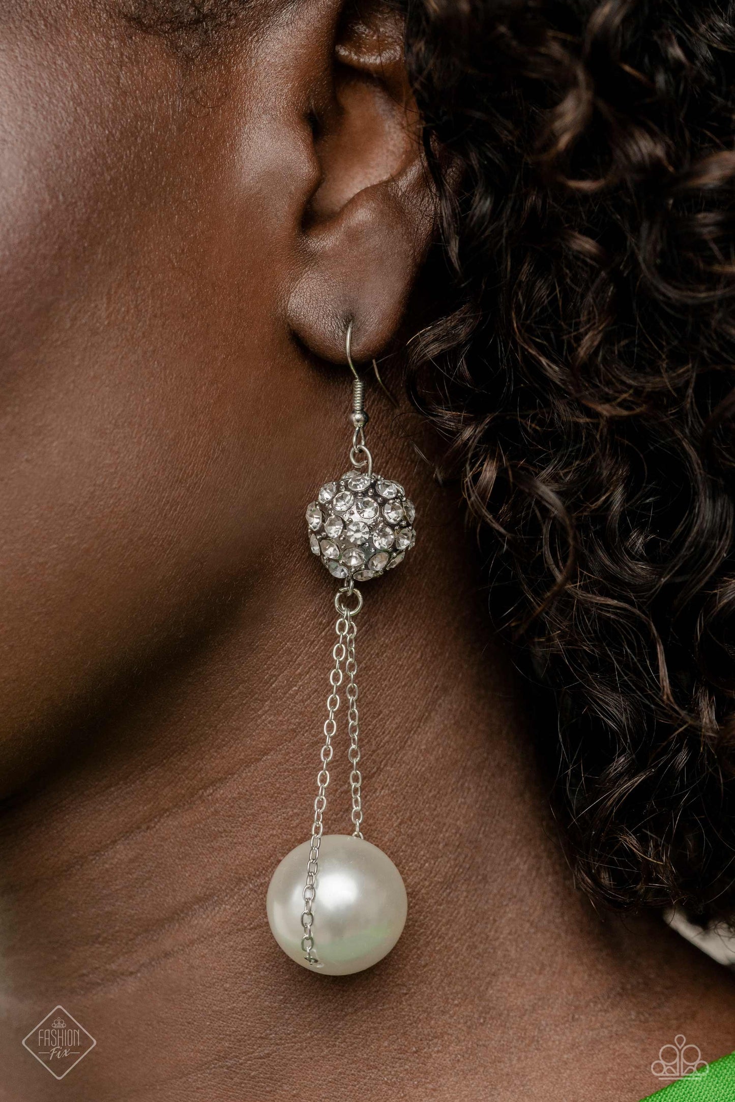 Paparazzi Accessories - Fiercely 5th Avenue #FFA-0423 - Complete Set White