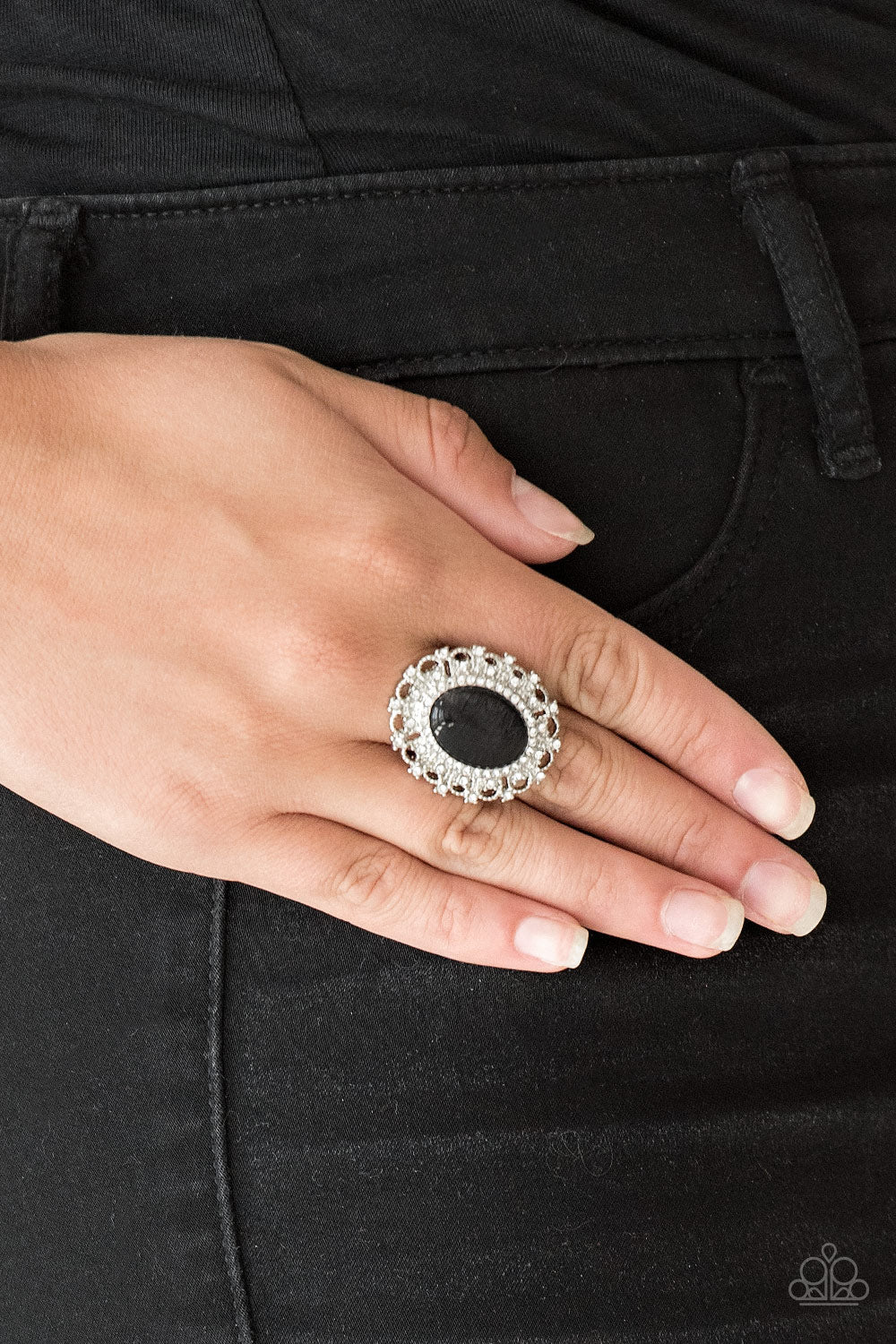 Paparazzi Accessories - BAROQUE The Spell - Black Ring