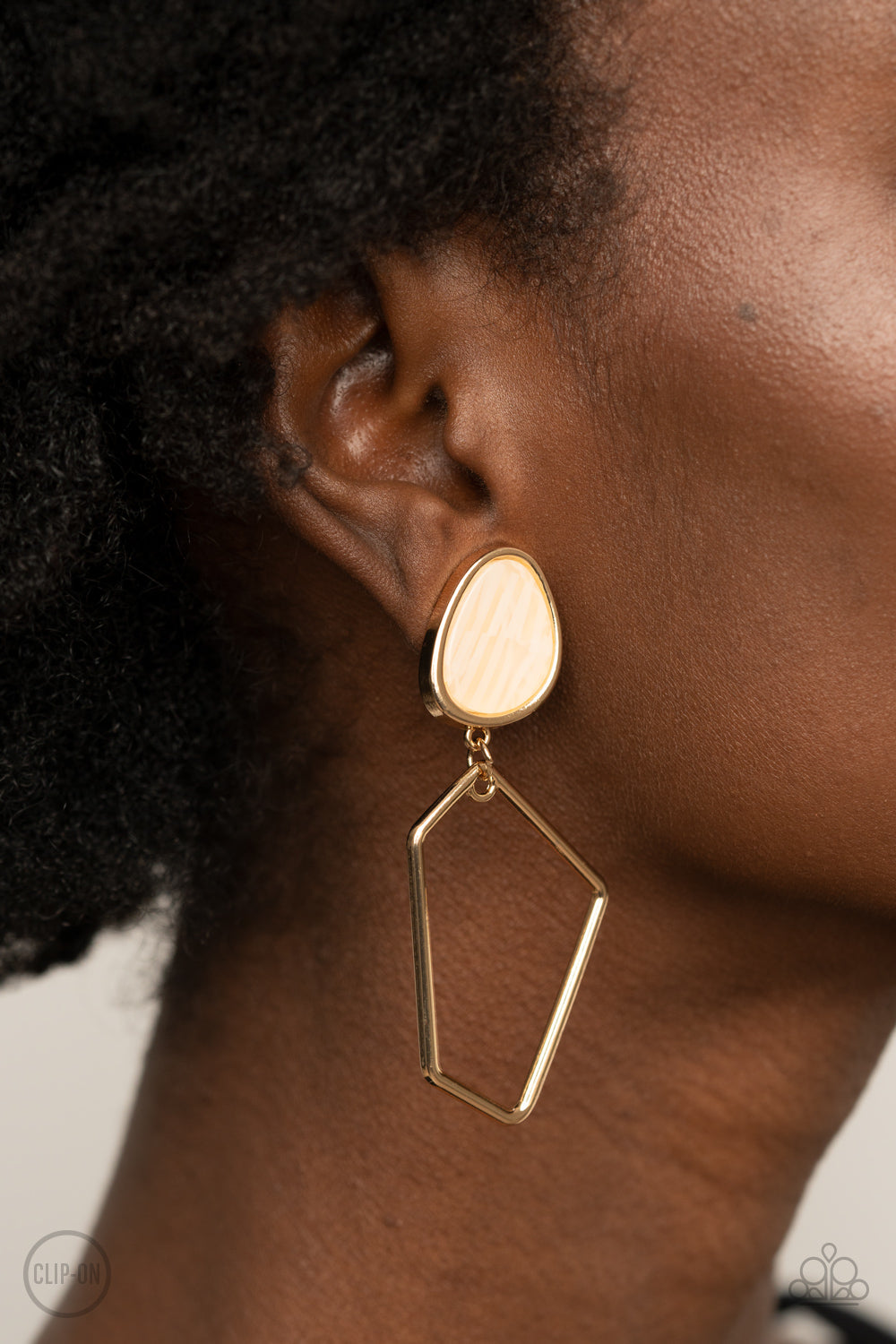 Paparazzi Accessories - Retro Reverie - Gold Earring