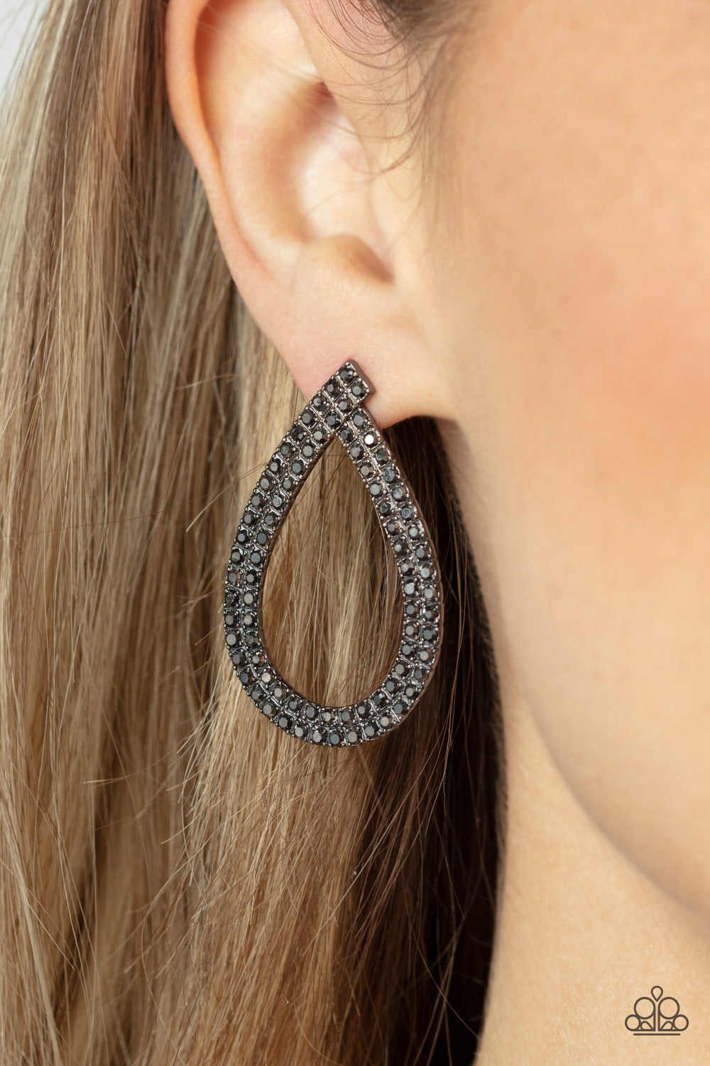 Paparazzi Acessories - Diva Dust - Black Earring