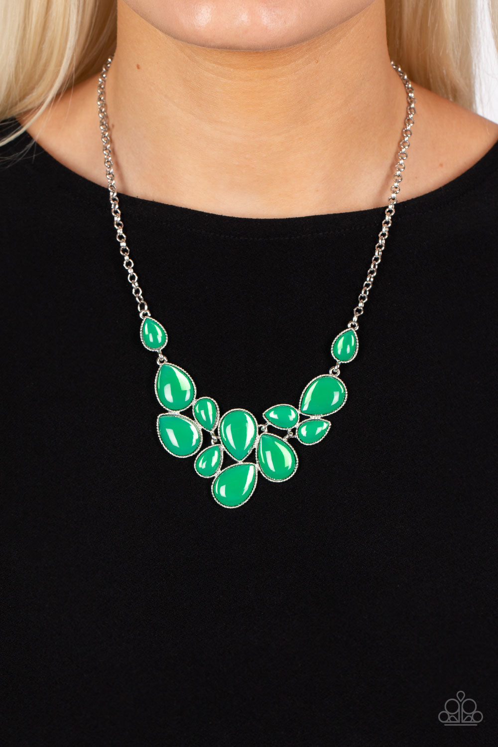 Paparazzi Accessories - Keeps GLOWING and GLOWING - Green Necklace